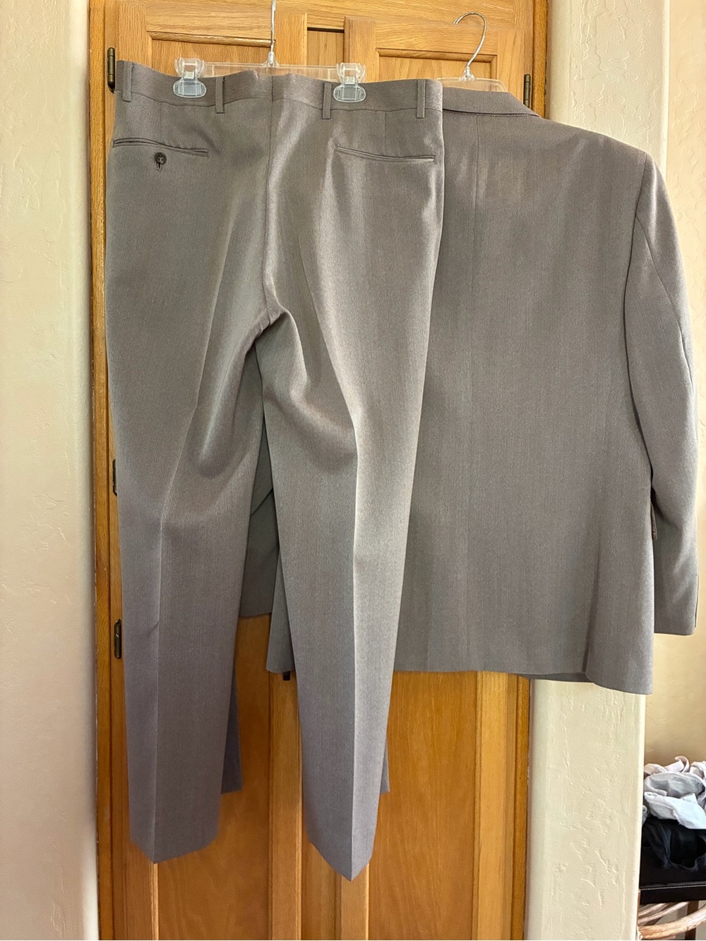 Oscar de la Renta Men’s Tan Two-Piece Suit 42 Regular. - Picture 3 of 5